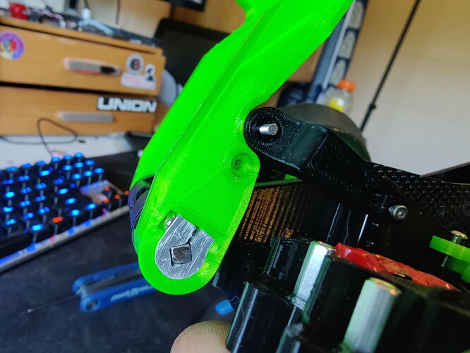 lifter actuated close up